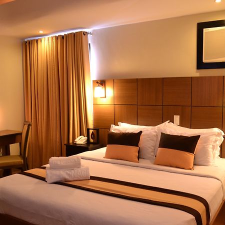 The Pinnacle Hotel And Suites Davao Екстер'єр фото