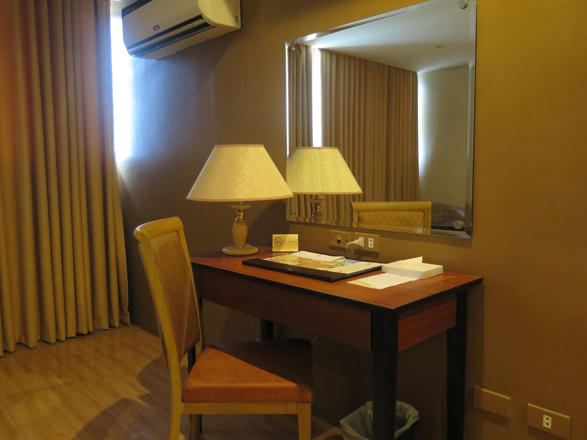 The Pinnacle Hotel And Suites Davao Екстер'єр фото